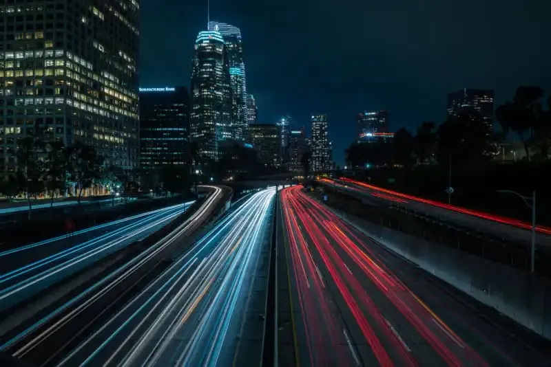 Cómo fotografiar paisajes urbanos con poca luz: el mejor equipo y técnicas.