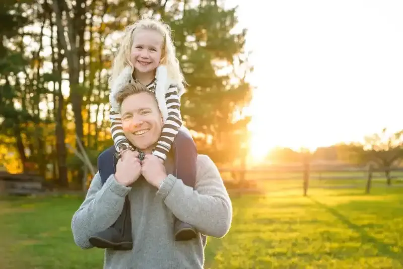 10 consejos para conseguir que los niños sonrían naturalmente en las fotos: Secretos de un profesional.