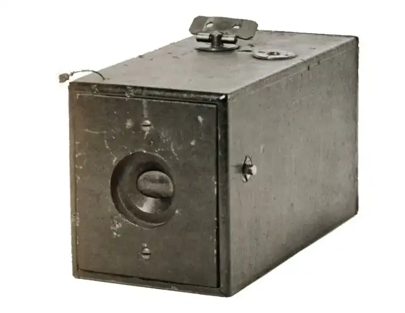 Las tres eras de la fotografía: Placa, Película y Digital.