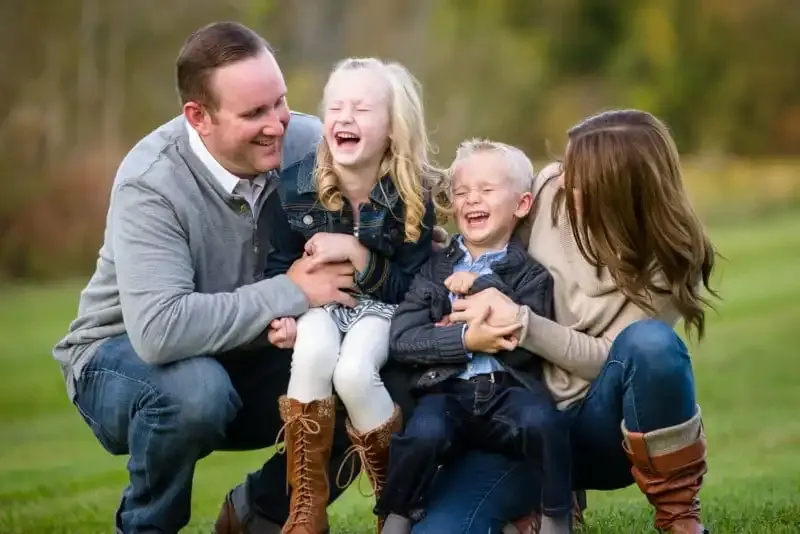 10 consejos para conseguir que los niños sonrían naturalmente en las fotos: Secretos de un profesional.