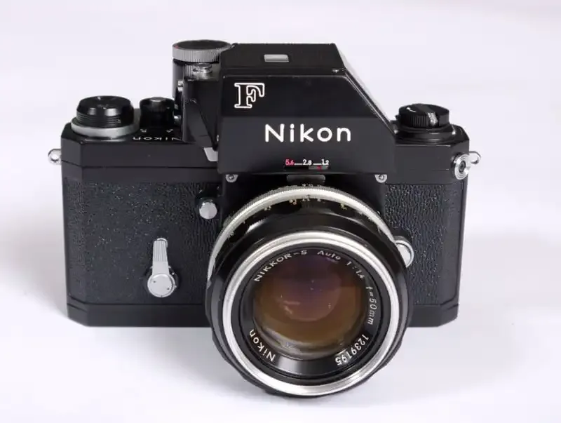 Las tres eras de la fotografía: Placa, Película y Digital.