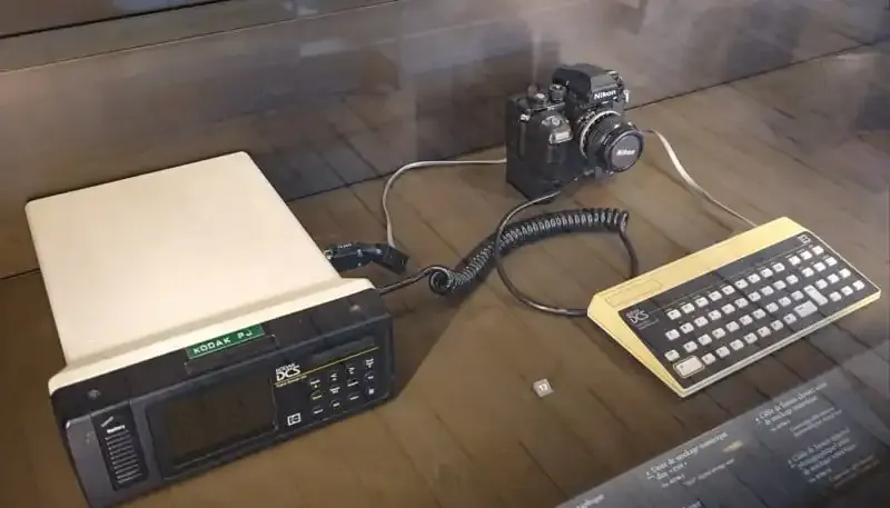 Las tres eras de la fotografía: Placa, Película y Digital.